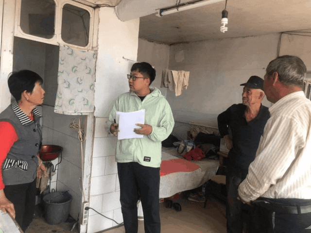 杨晶.gif