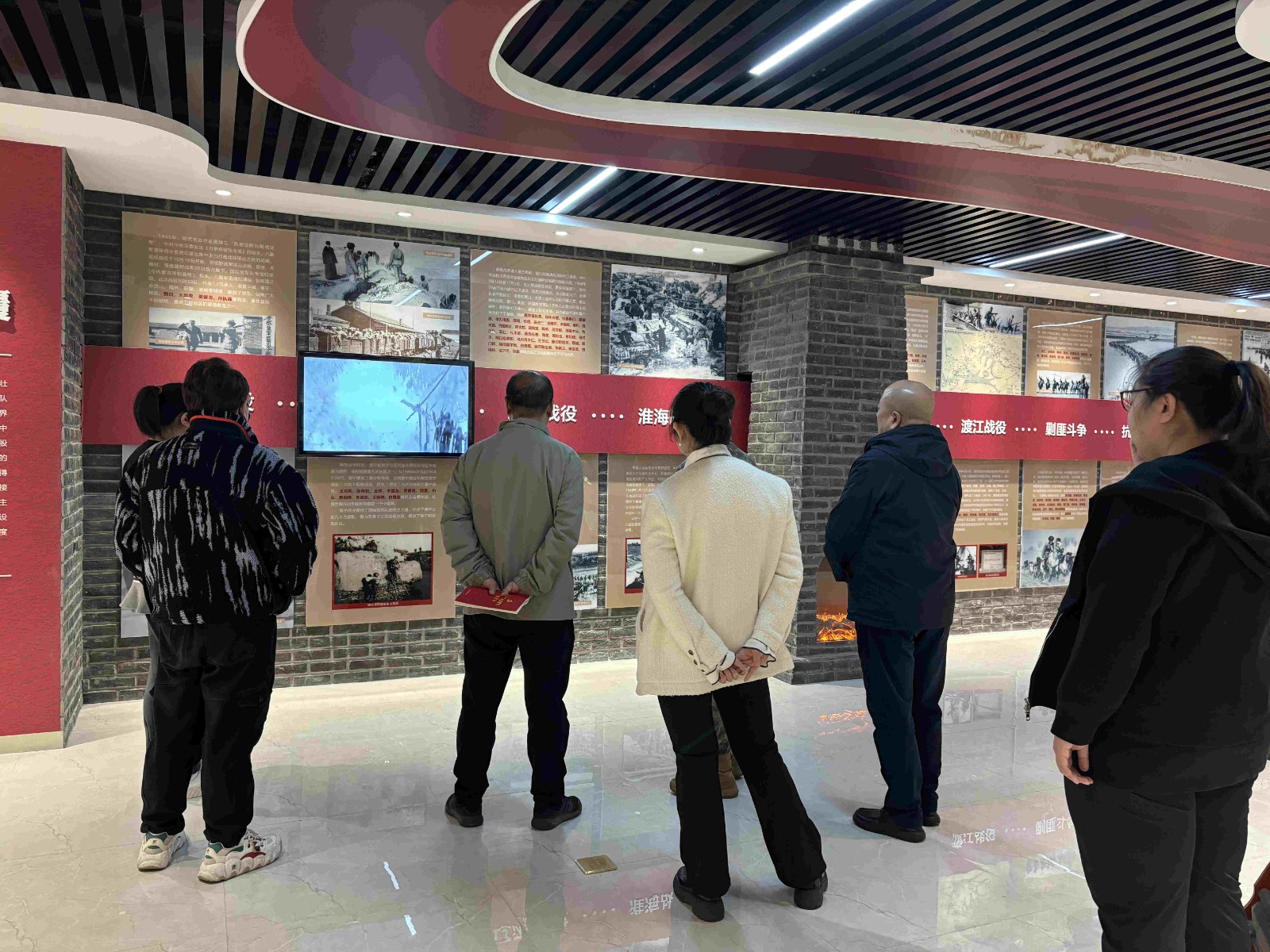 金昕主题党日活动03.jpg