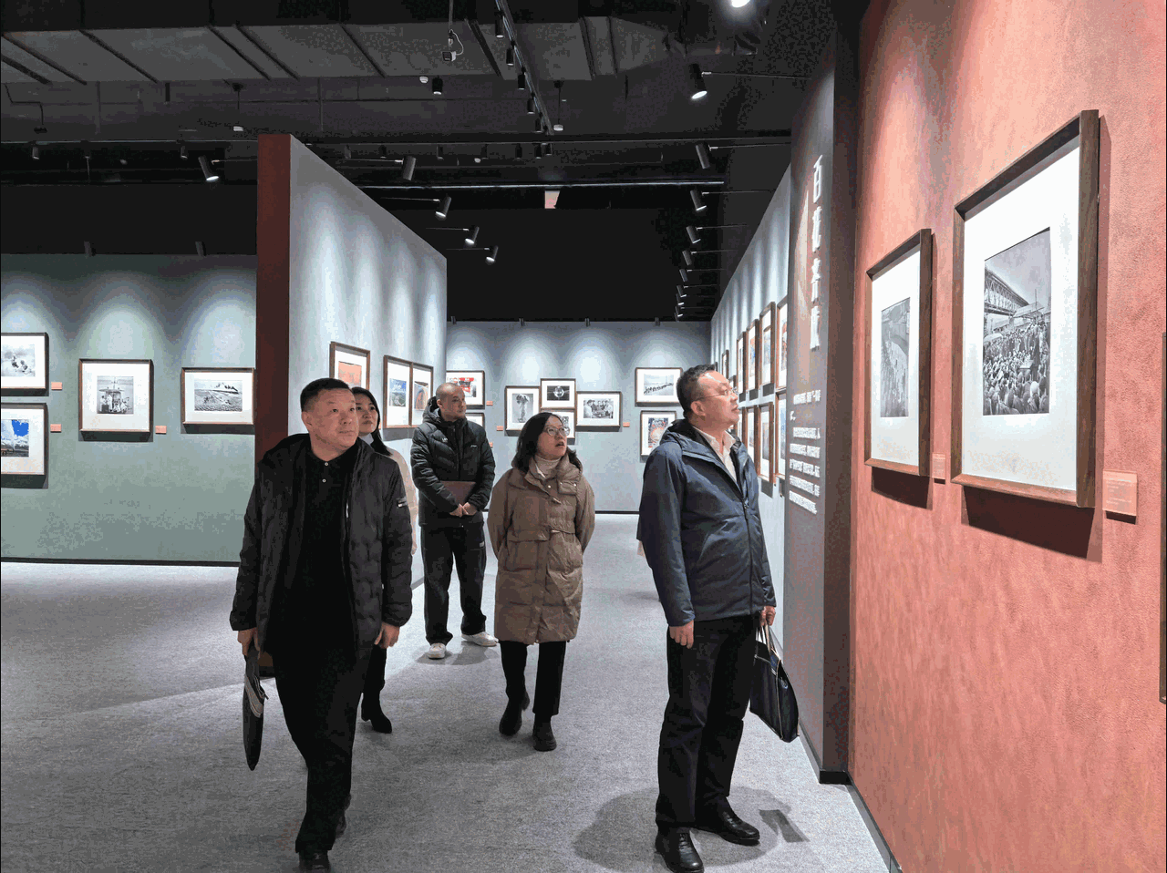 “国社之境・世纪光影” 投资公司开展主题党日活动图2-3.gif